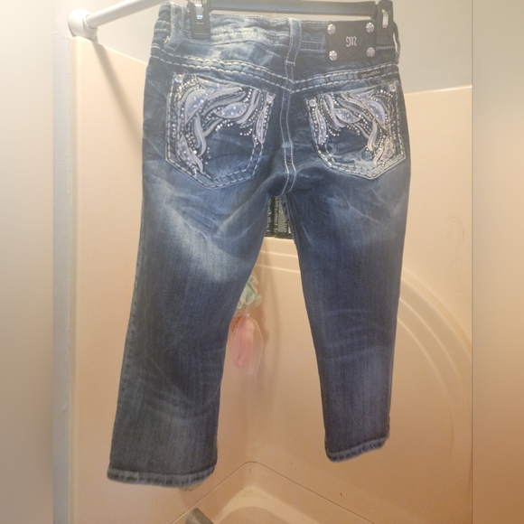 MISS ME Cuffed Capri - Picture 3 of 3